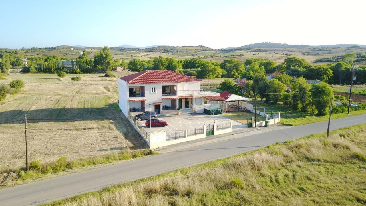 Avantis Apartments Perivolia  Экстерьер фото